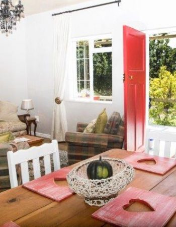 Avec Plaisir Pinot Noir Cottage